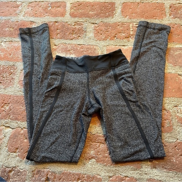 Lululemon Wunder Under Black Gray Herringbone Textured Leggings Women's size 2 - Picture 2 of 16